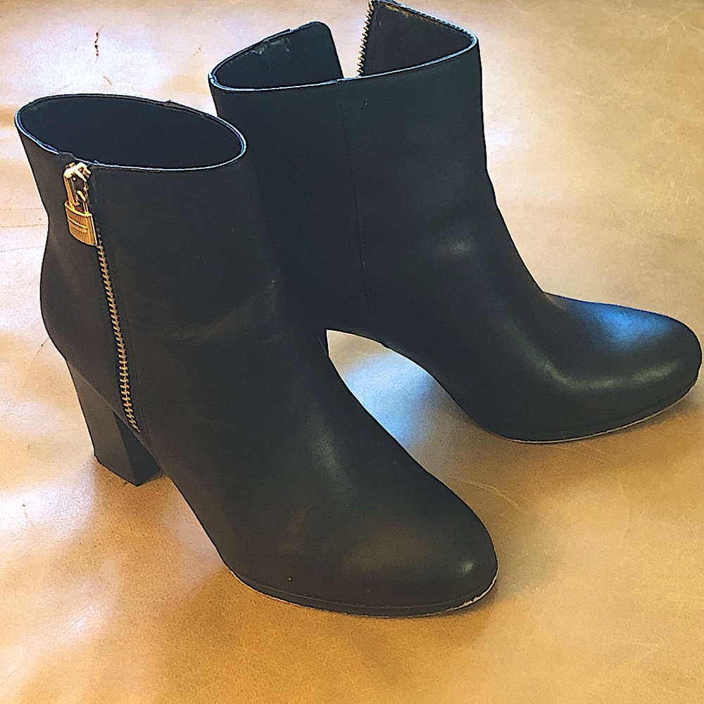 Michael Kors Black Leather Booties , Gold Side Zip With Lock Pull Woman’s 7 1/2 - Picture 4 of 15